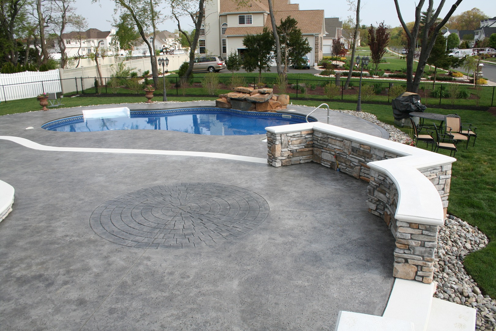 Retaining Wall and Stamped Concrete Patio with Circle Design