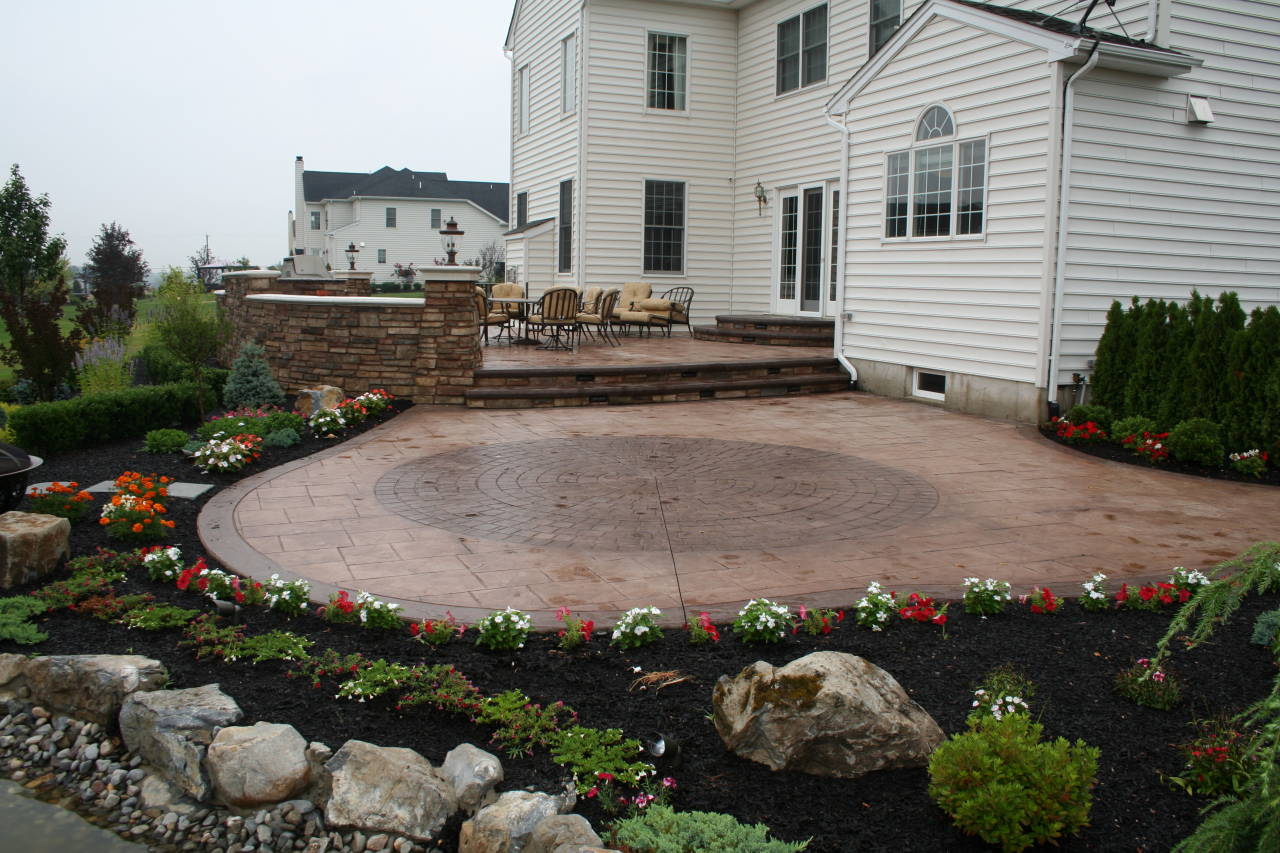 Stamped Concrete Hardscape with Tan Brown Circle Kit